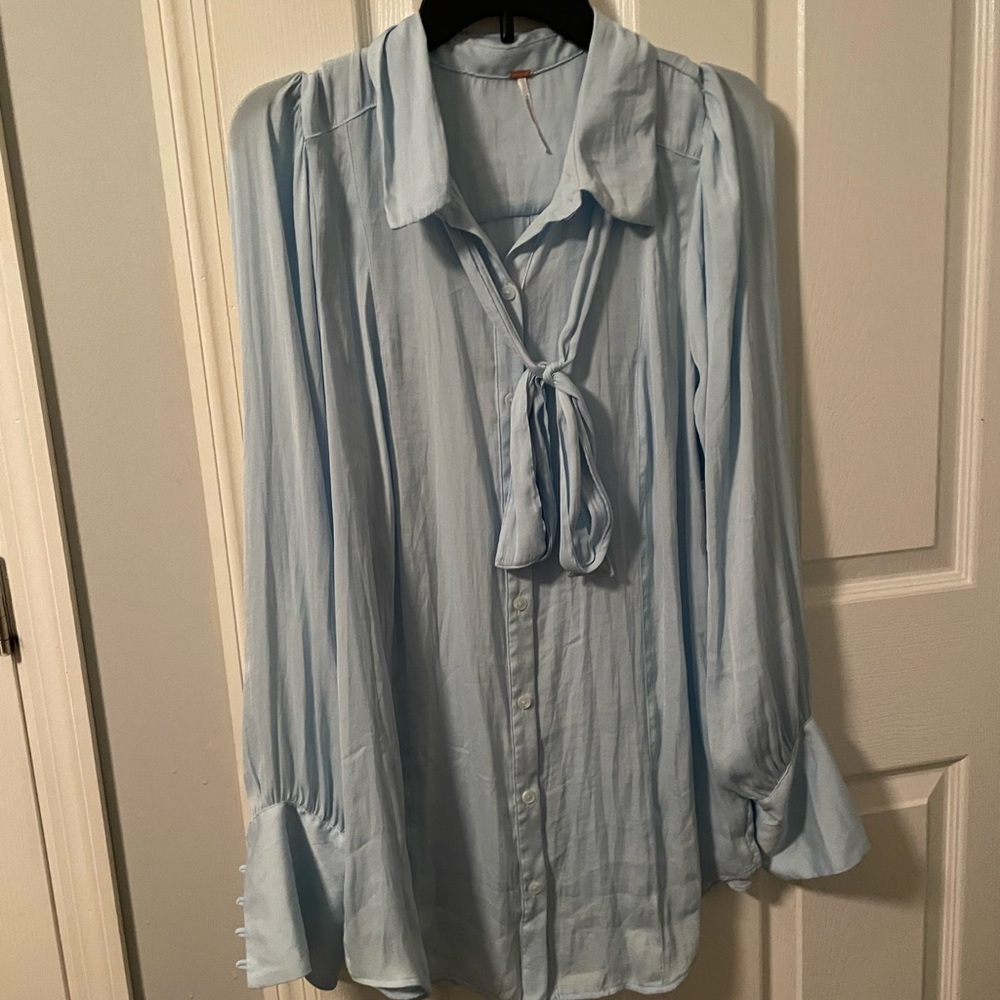 Free People new with tags light blue dress shirt with removable tie; size large